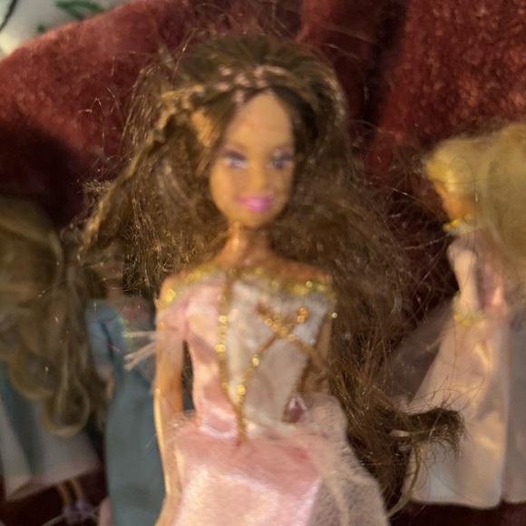 Vtg 2005 Mattel mini princess castle dolls and dresses - Picture 7 of 8